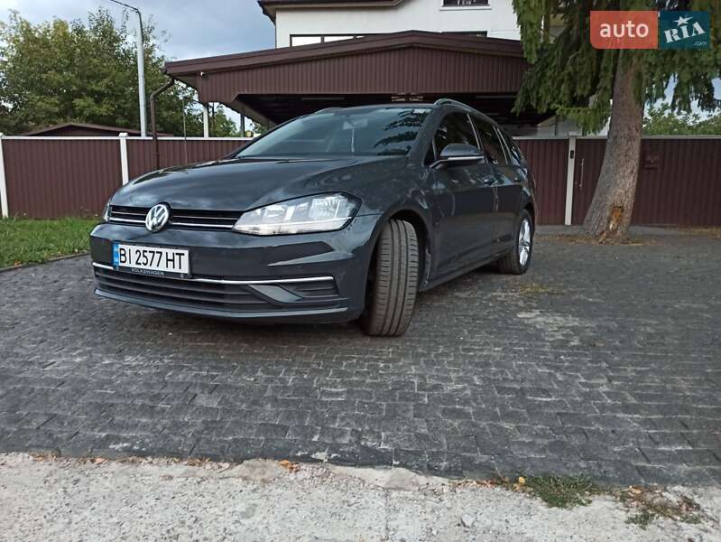 Универсал Volkswagen Golf 2018 в Гадяче