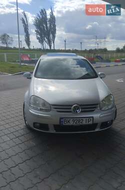 Хетчбек Volkswagen Golf 2007 в Гощі