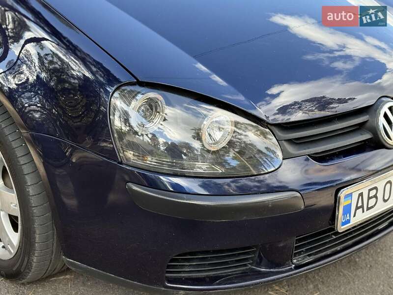 Хэтчбек Volkswagen Golf 2004 в Виннице