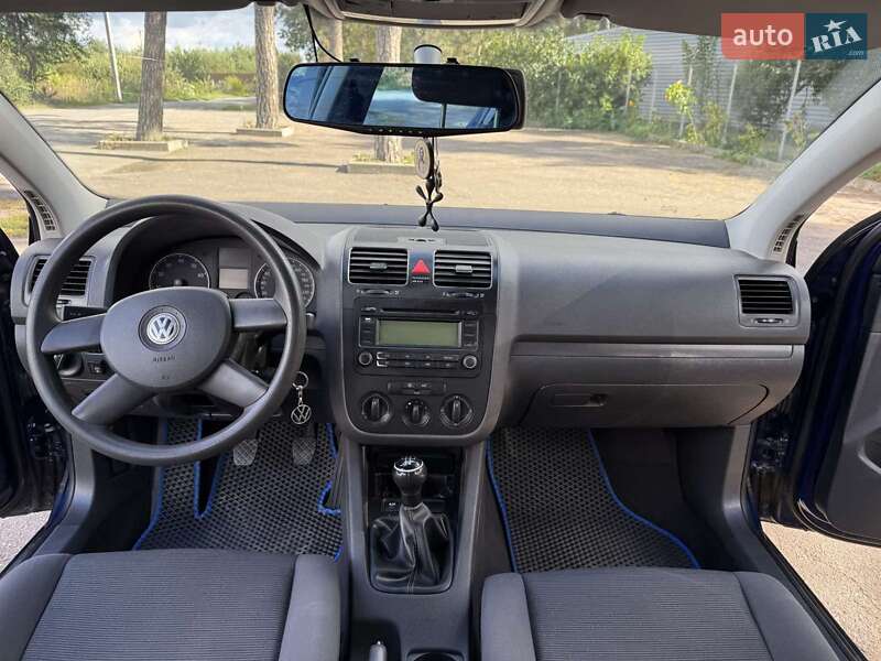 Хэтчбек Volkswagen Golf 2004 в Виннице