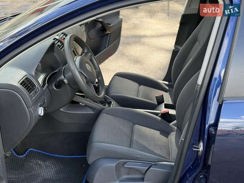 Хэтчбек Volkswagen Golf 2004 в Виннице