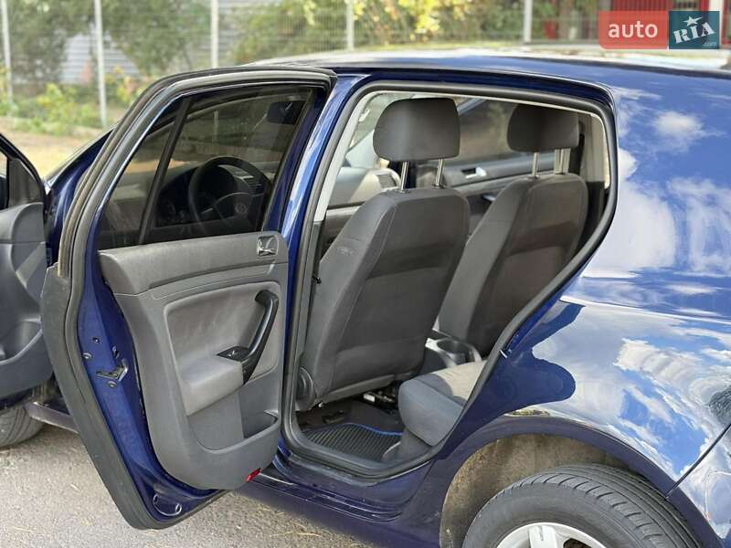 Хэтчбек Volkswagen Golf 2004 в Виннице