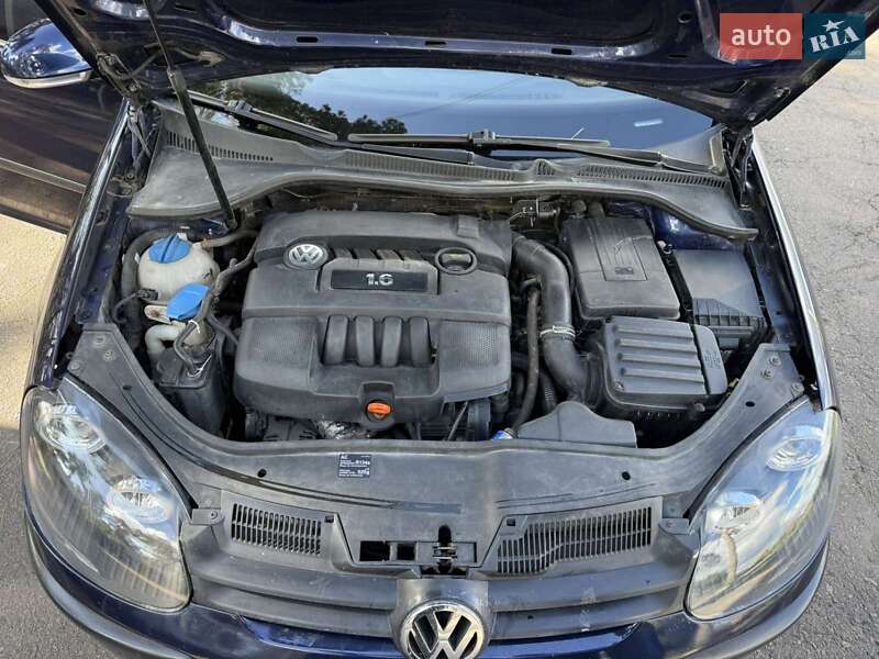 Хэтчбек Volkswagen Golf 2004 в Виннице
