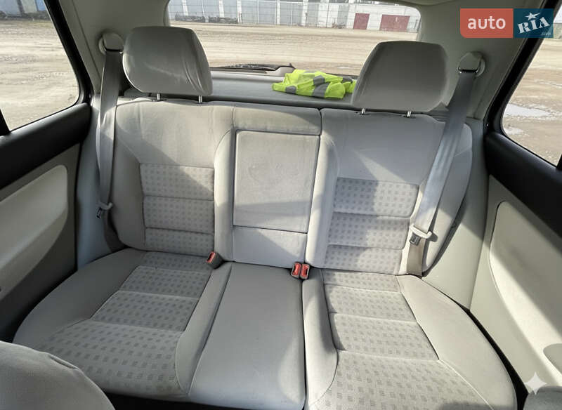 Хэтчбек Volkswagen Golf 2003 в Белогорье