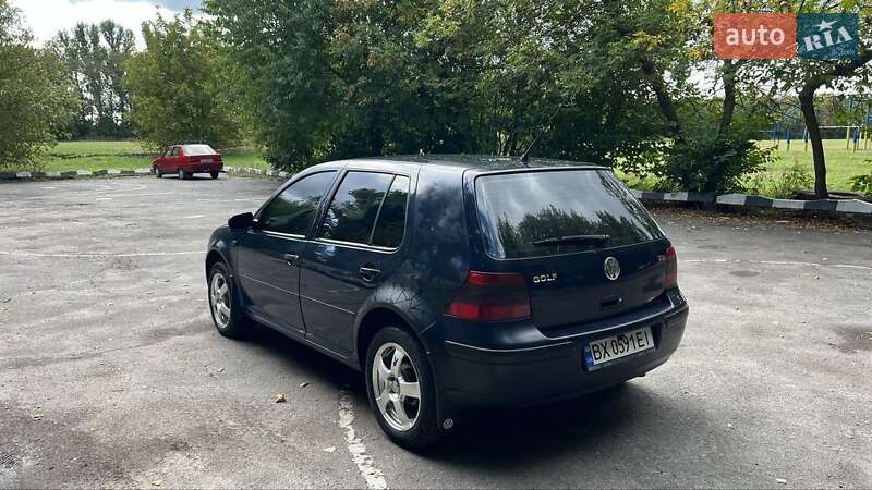 Хэтчбек Volkswagen Golf 2001 в Казатине