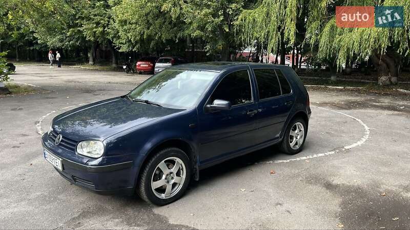 Хэтчбек Volkswagen Golf 2001 в Казатине