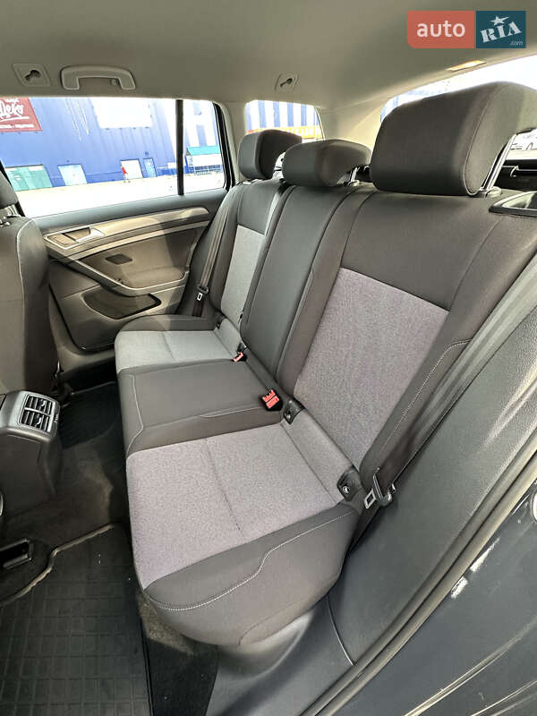 Універсал Volkswagen Golf 2016 в Вінниці