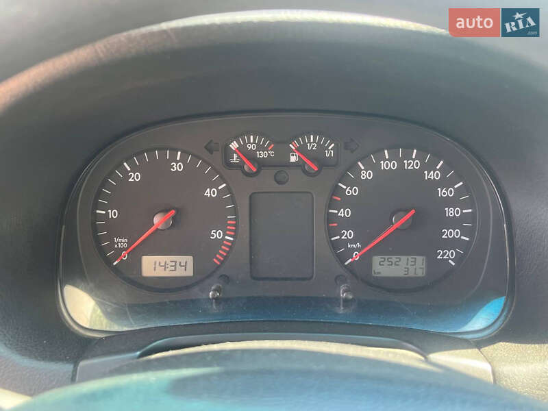 Хетчбек Volkswagen Golf 1999 в Чернівцях