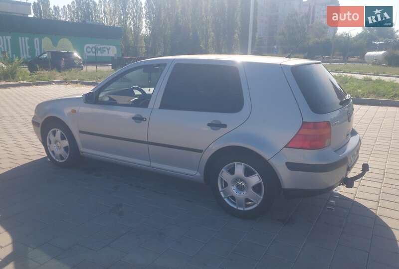 Хэтчбек Volkswagen Golf 1998 в Черкассах
