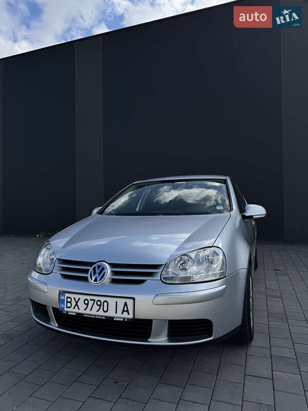 Хетчбек Volkswagen Golf 2005 в Хмельницькому
