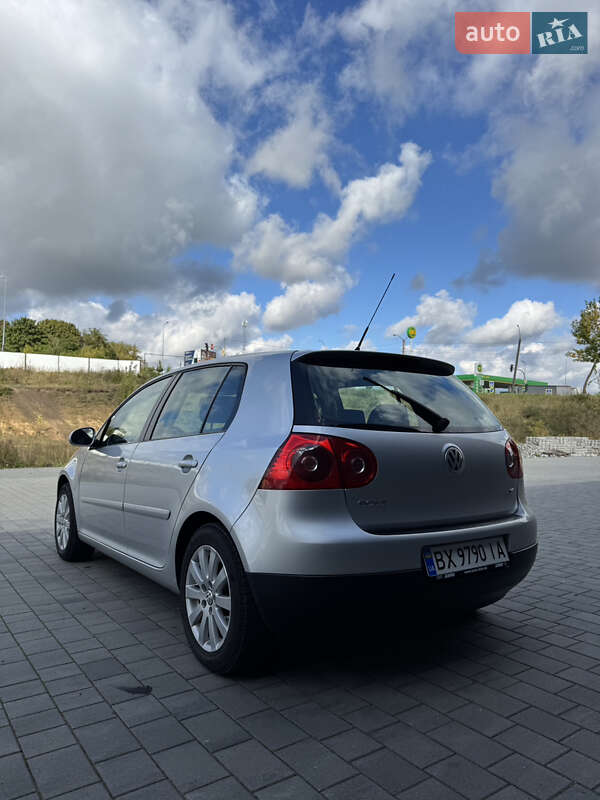 Хетчбек Volkswagen Golf 2005 в Хмельницькому