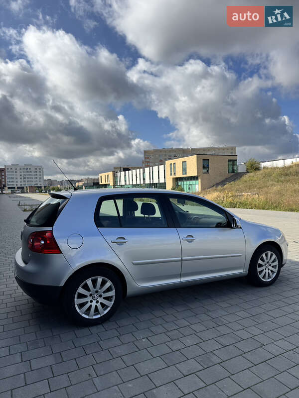 Хетчбек Volkswagen Golf 2005 в Хмельницькому