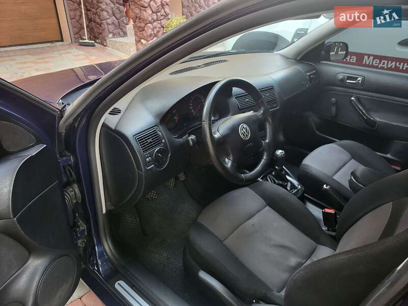 Хетчбек Volkswagen Golf 2000 в Іршаві