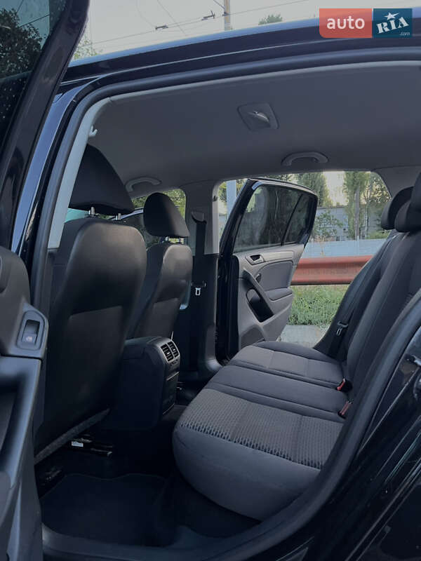 Хетчбек Volkswagen Golf 2011 в Києві