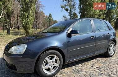 Хетчбек Volkswagen Golf 2005 в Охтирці