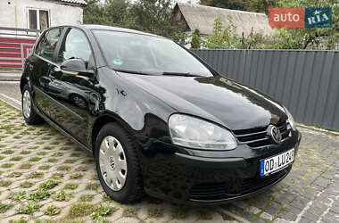 Хэтчбек Volkswagen Golf 2004 в Звягеле