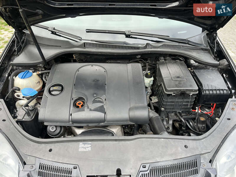 Хэтчбек Volkswagen Golf 2004 в Звягеле фото 33 Хэтчбек Volkswagen Golf 2004 в Звягеле