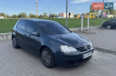 Хэтчбек Volkswagen Golf 2004 в Киеве