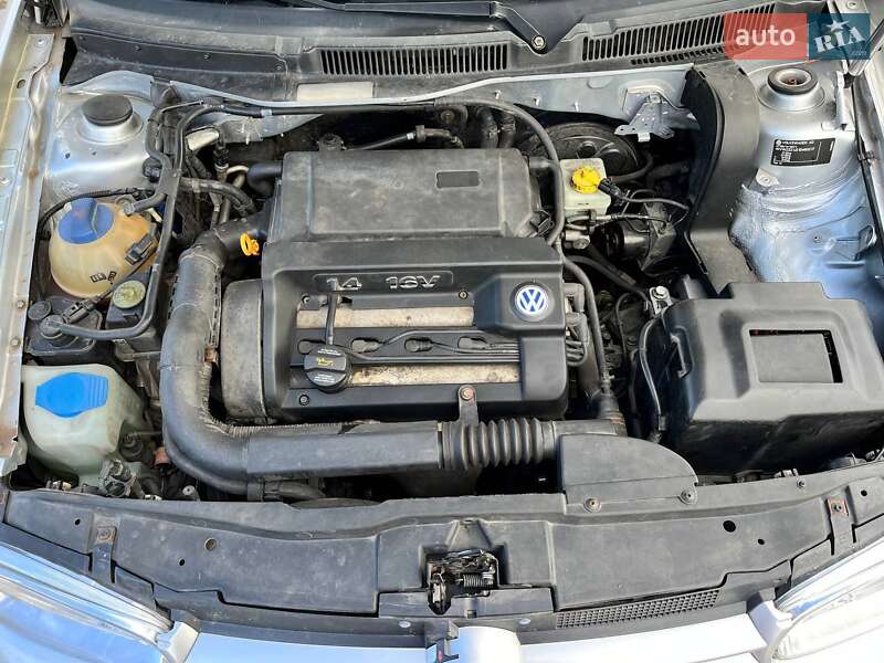 Хэтчбек Volkswagen Golf 2001 в Житомире