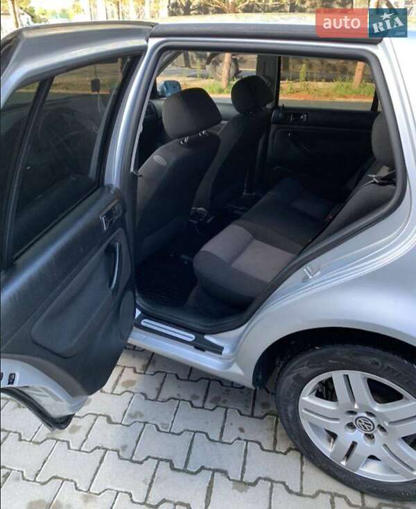 Хэтчбек Volkswagen Golf 2001 в Житомире