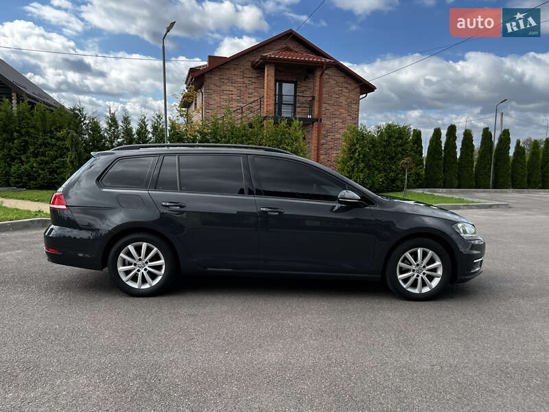 Универсал Volkswagen Golf 2017 в Ровно