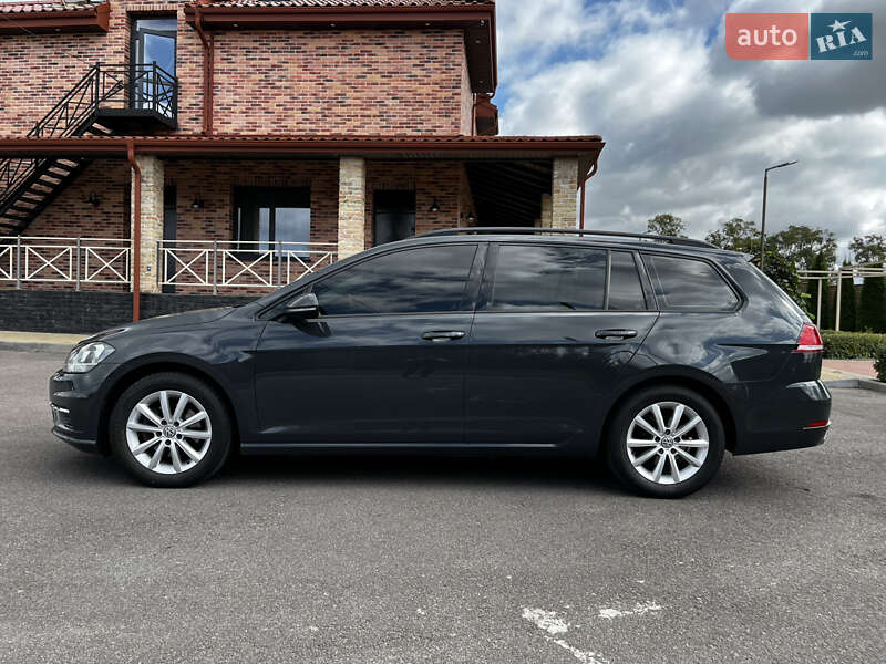 Универсал Volkswagen Golf 2017 в Ровно