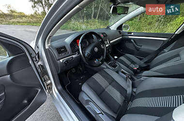 Хетчбек Volkswagen Golf 2008 в 