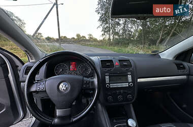 Хетчбек Volkswagen Golf 2008 в 