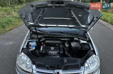 Хетчбек Volkswagen Golf 2008 в 