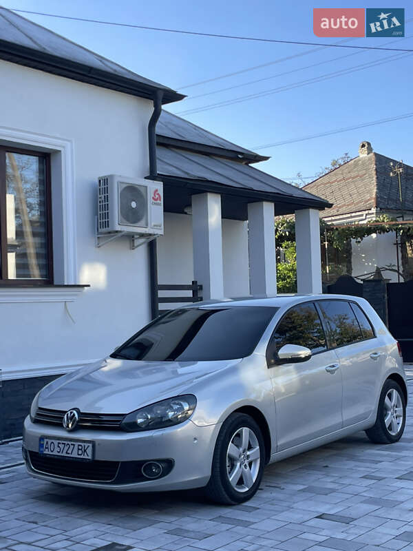 Хэтчбек Volkswagen Golf 2010 в Виноградове