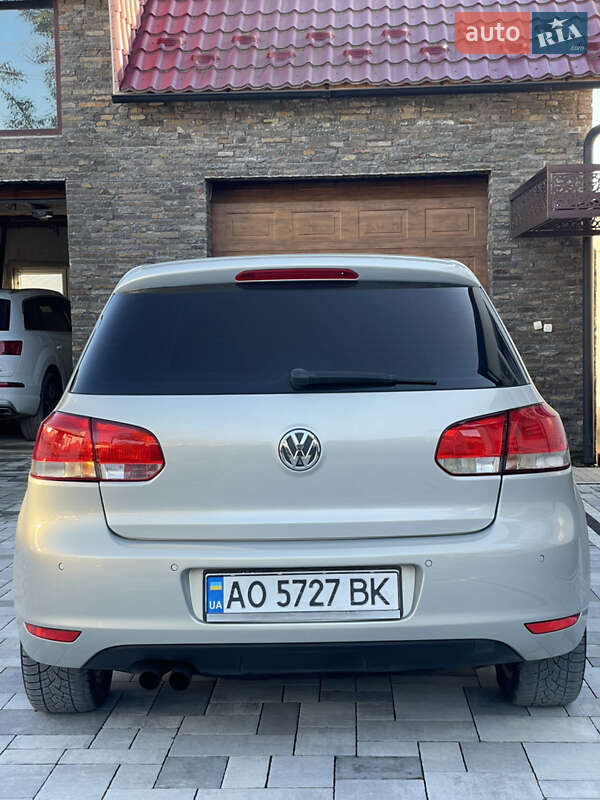 Хэтчбек Volkswagen Golf 2010 в Виноградове