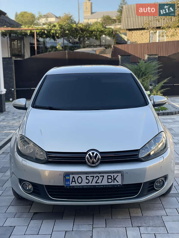 Хэтчбек Volkswagen Golf 2010 в Виноградове