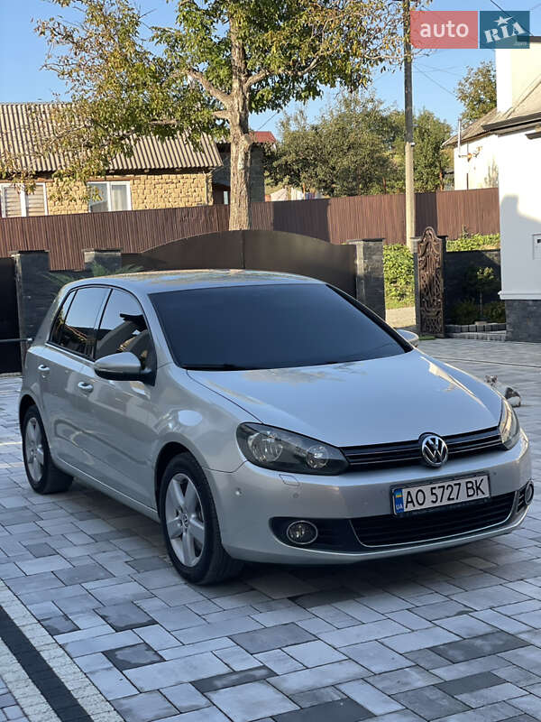 Хэтчбек Volkswagen Golf 2010 в Виноградове