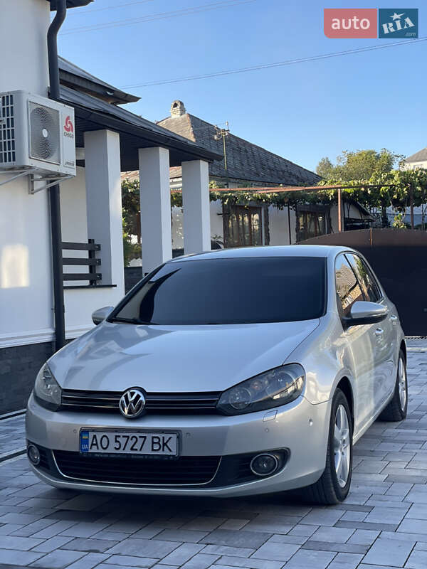 Хэтчбек Volkswagen Golf 2010 в Виноградове