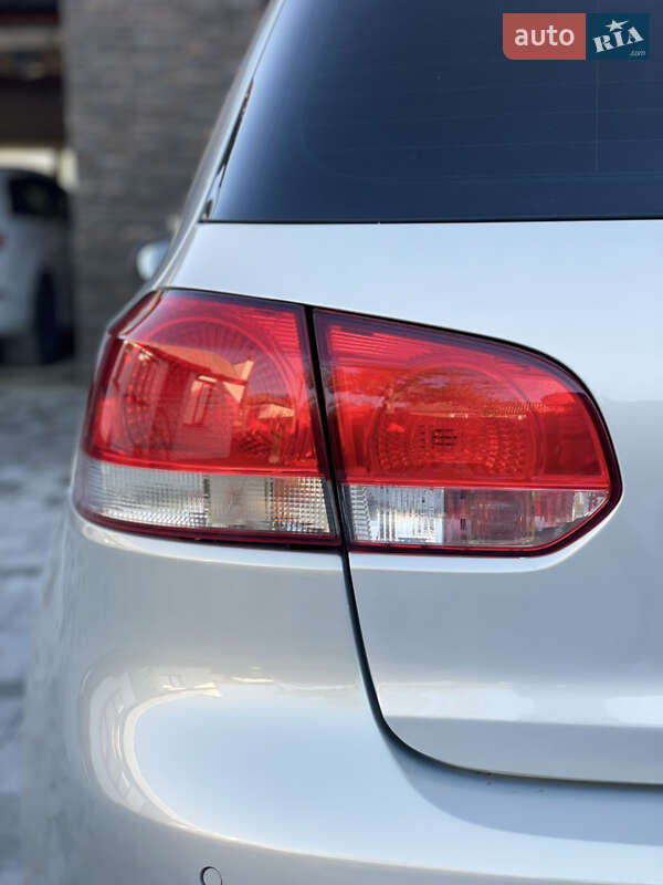 Хэтчбек Volkswagen Golf 2010 в Виноградове