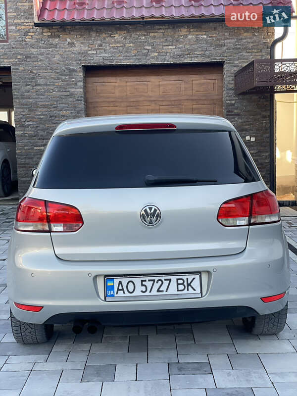 Хэтчбек Volkswagen Golf 2010 в Виноградове