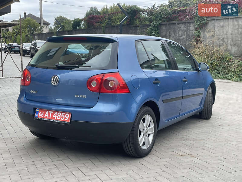 Хетчбек Volkswagen Golf 2004 в Житомирі