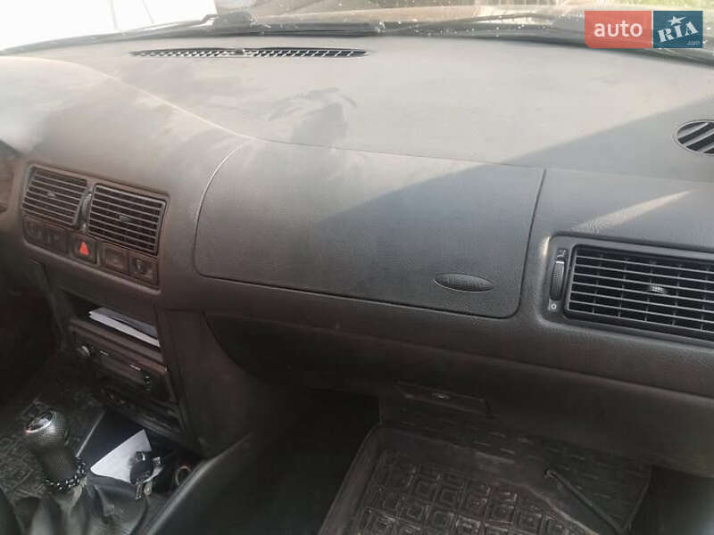 Хетчбек Volkswagen Golf 2000 в Тернополі