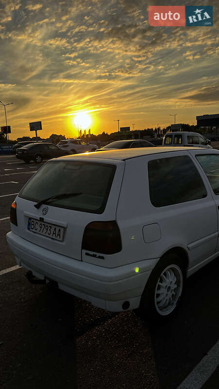 Хетчбек Volkswagen Golf 1992 в Городку