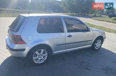 Хэтчбек Volkswagen Golf 2001 в Ватутино