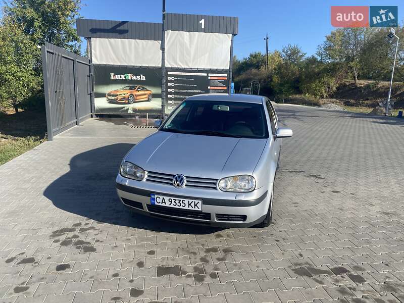 Хэтчбек Volkswagen Golf 2001 в Ватутино