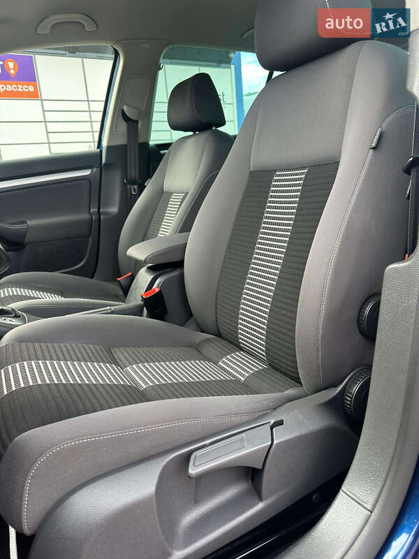 Хетчбек Volkswagen Golf 2009 в Сумах