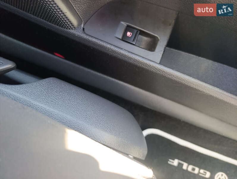 Хетчбек Volkswagen Golf 2009 в Сумах