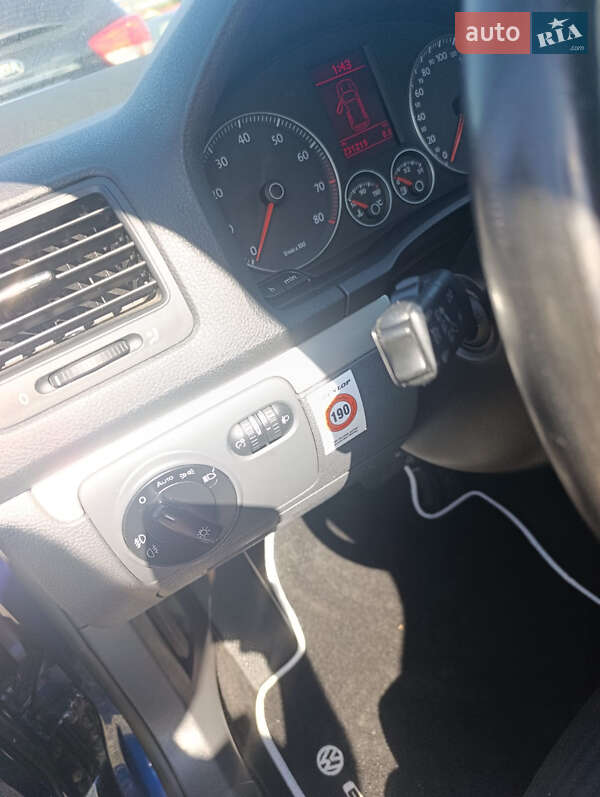 Хетчбек Volkswagen Golf 2009 в Сумах