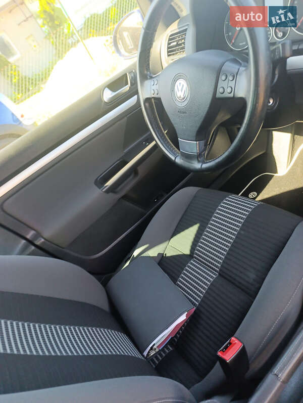 Хетчбек Volkswagen Golf 2009 в Сумах