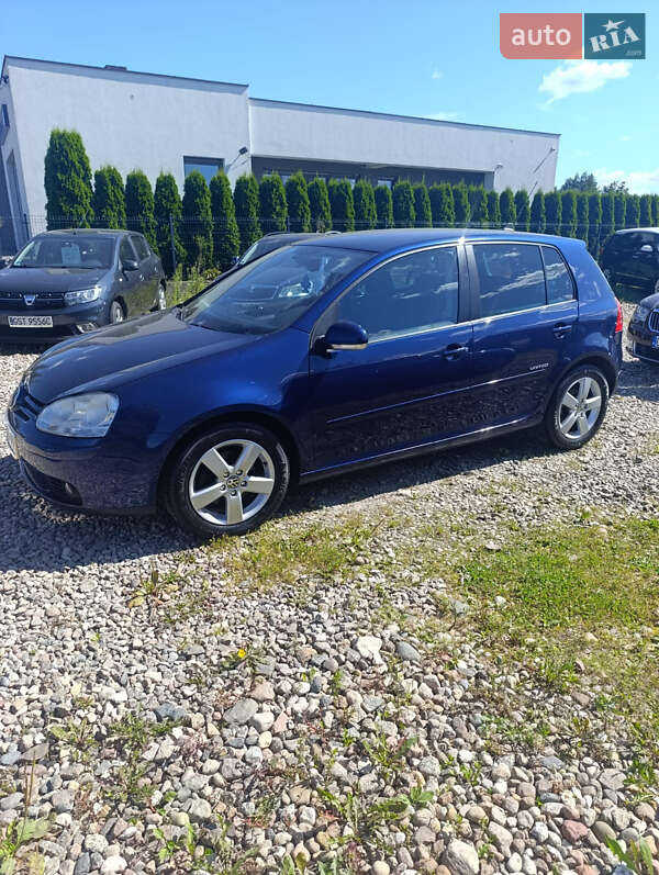 Хетчбек Volkswagen Golf 2009 в Сумах