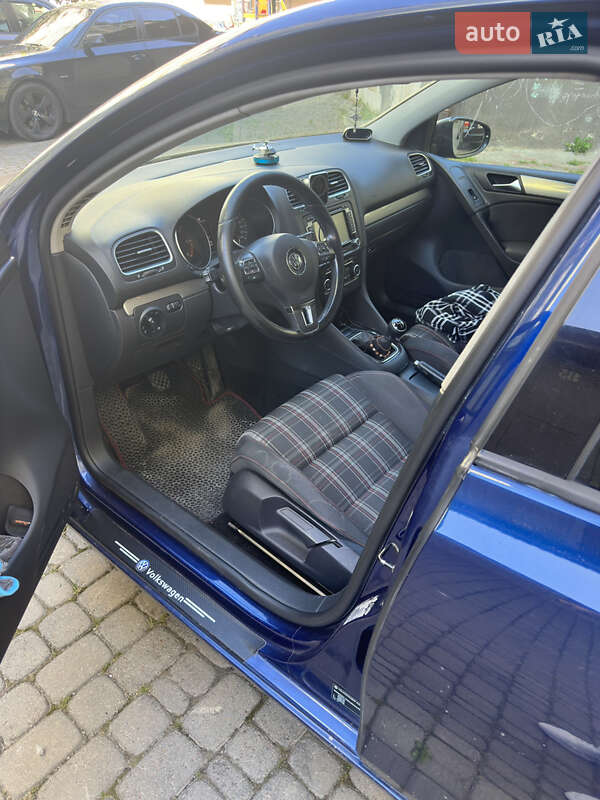 Хетчбек Volkswagen Golf 2011 в Івано-Франківську