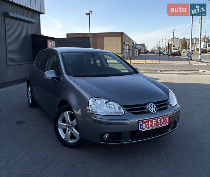 Хэтчбек Volkswagen Golf 2009 в 