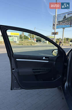 Хэтчбек Volkswagen Golf 2009 в 