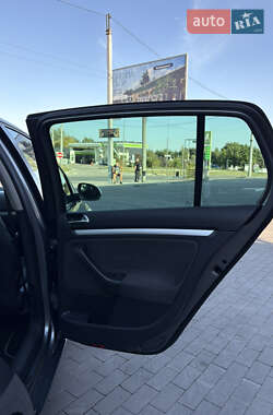 Хэтчбек Volkswagen Golf 2009 в 